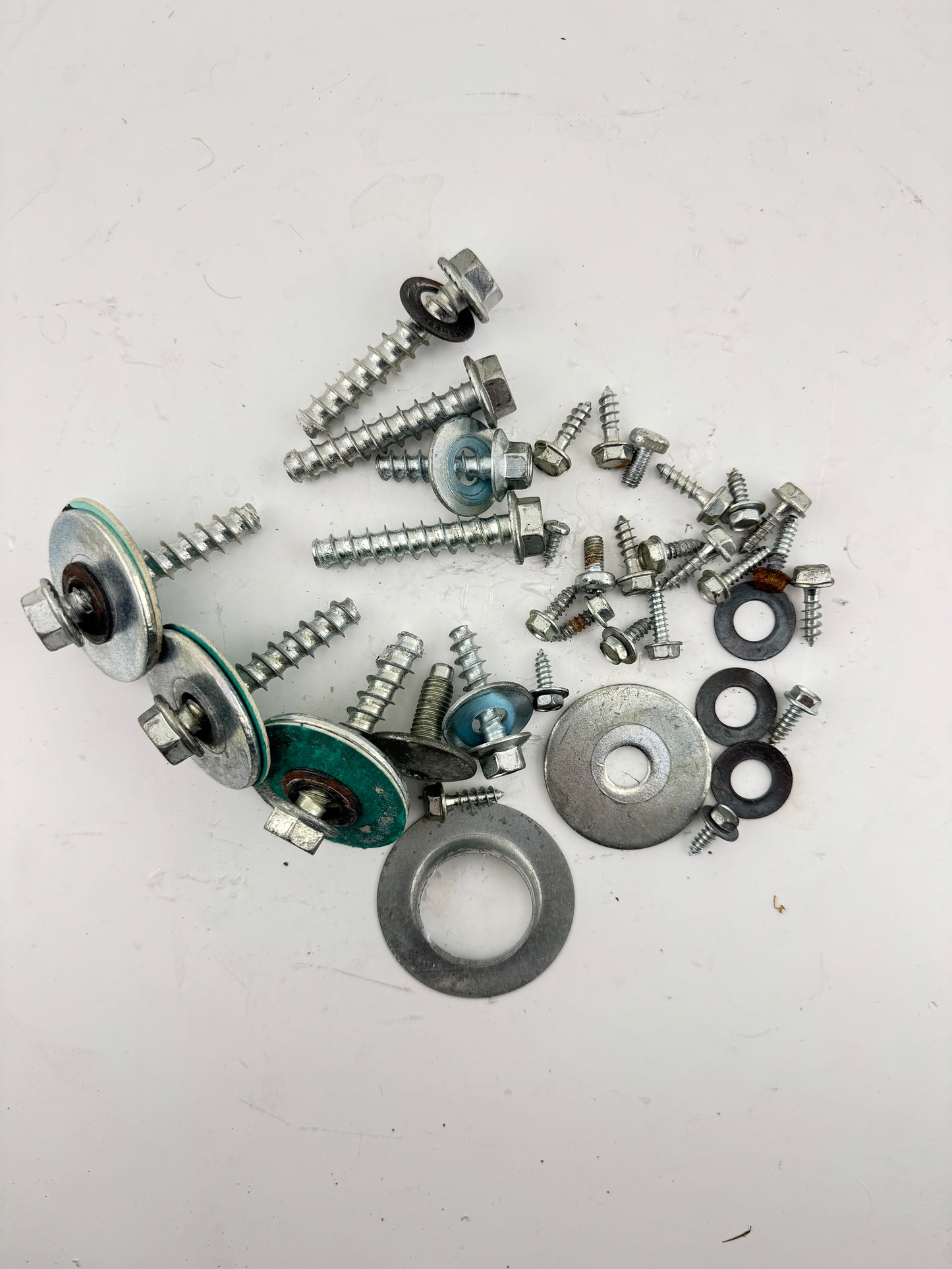 Bag Of Assorted Screws From a Bosch VHD 844DB-80