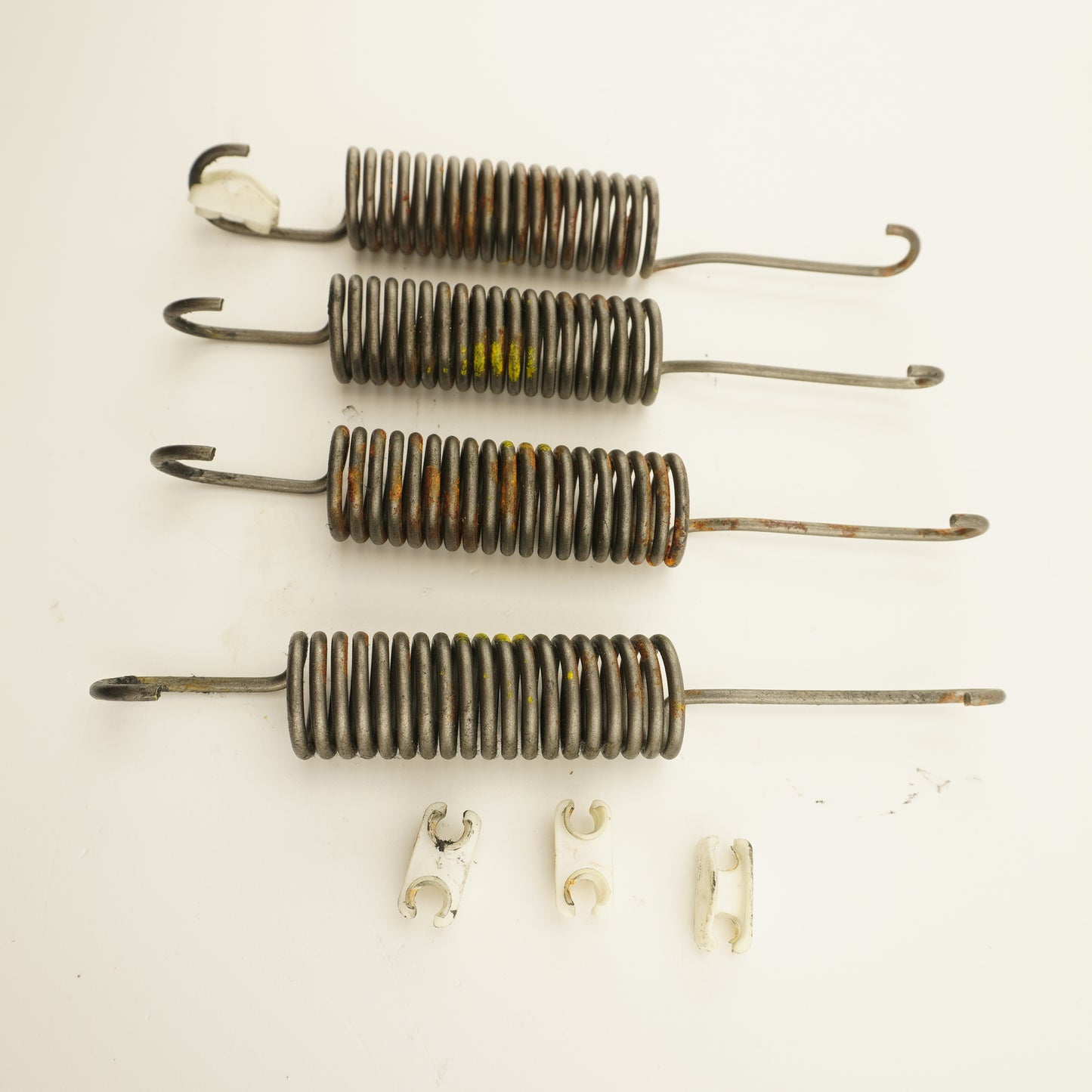 Miele Washing Machine Spring Set Pack of 4 With Carriers 04176890 04473970