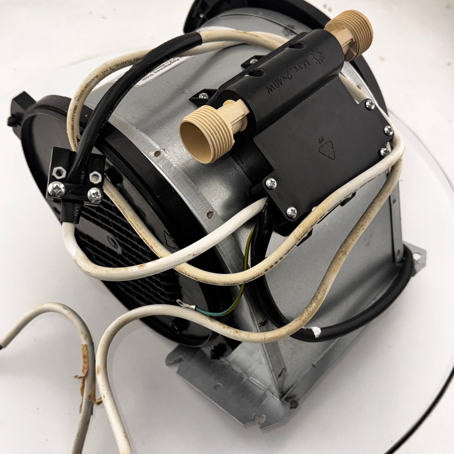 Baumatic Cooker Hood Extractor Main Motor Assembly 07019686 with light holders