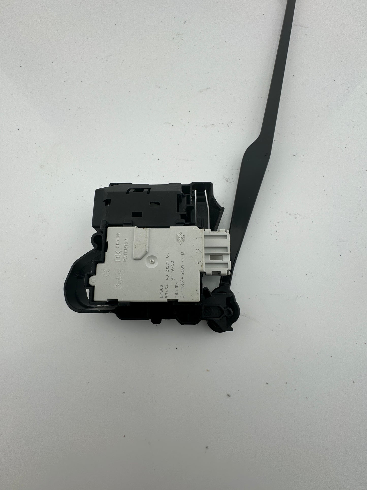 Whirlpool Washing Machine Door Lock and Pull Cord C00375005 481010602648