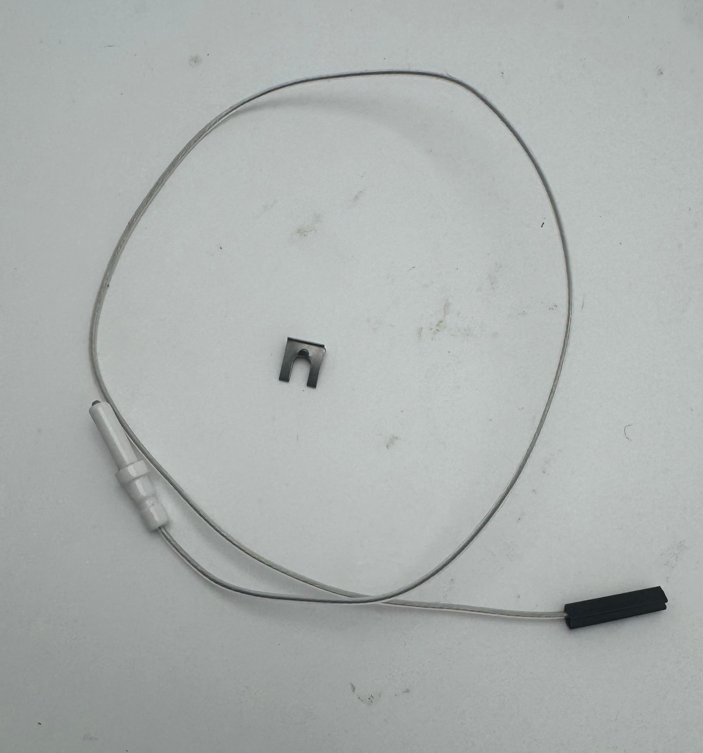 Indesit Cooker & Hob Ignition Spark Plug with bracket C00052951 J00674391