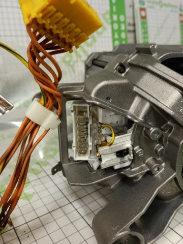 Bosch Neff Siemens Motor : UM 1BA6760-0LC 9000888356 14700RPM