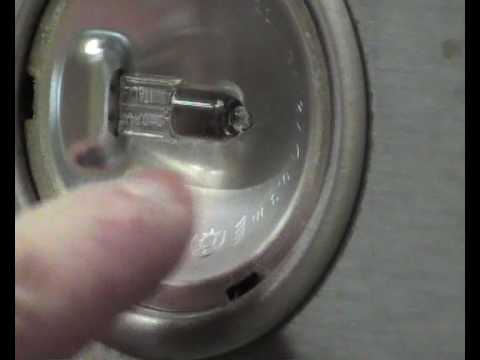 How to replace a cooker hood bulb