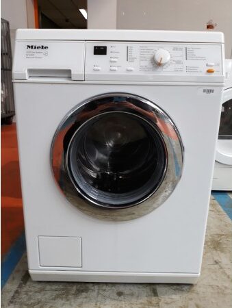 Miele W3241 Washing Machine Cleaning Door Seal