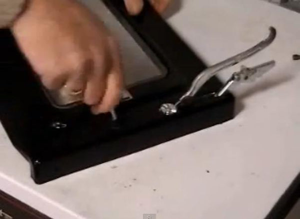 How to replace cooker and oven door hinges