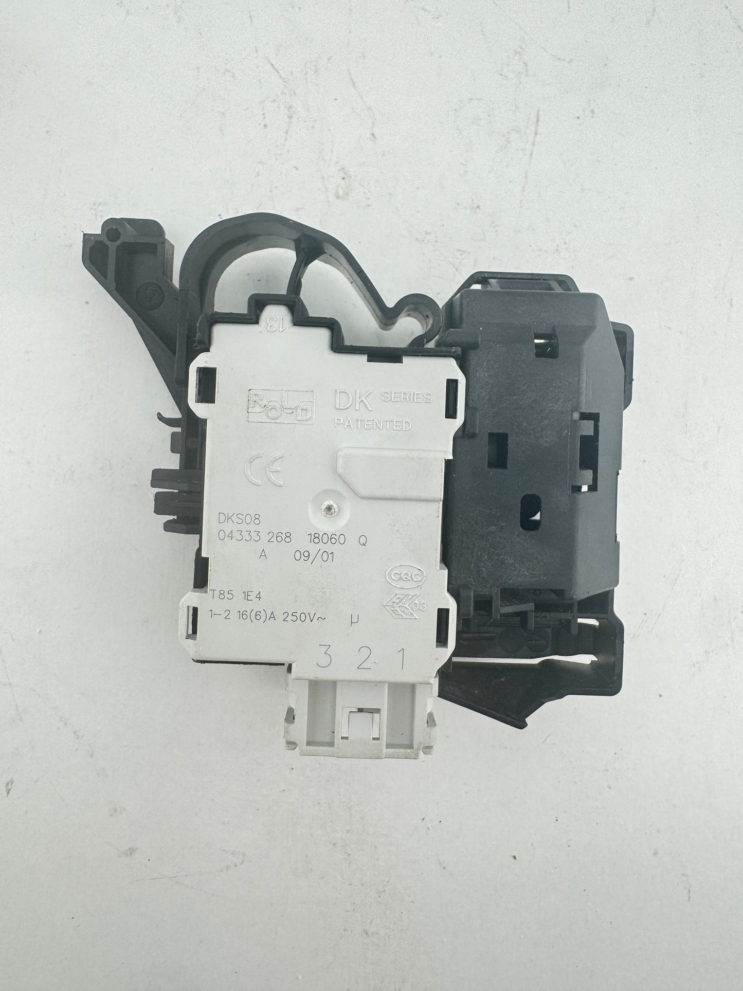 Whirlpool/Indesit Door Lock C00516606