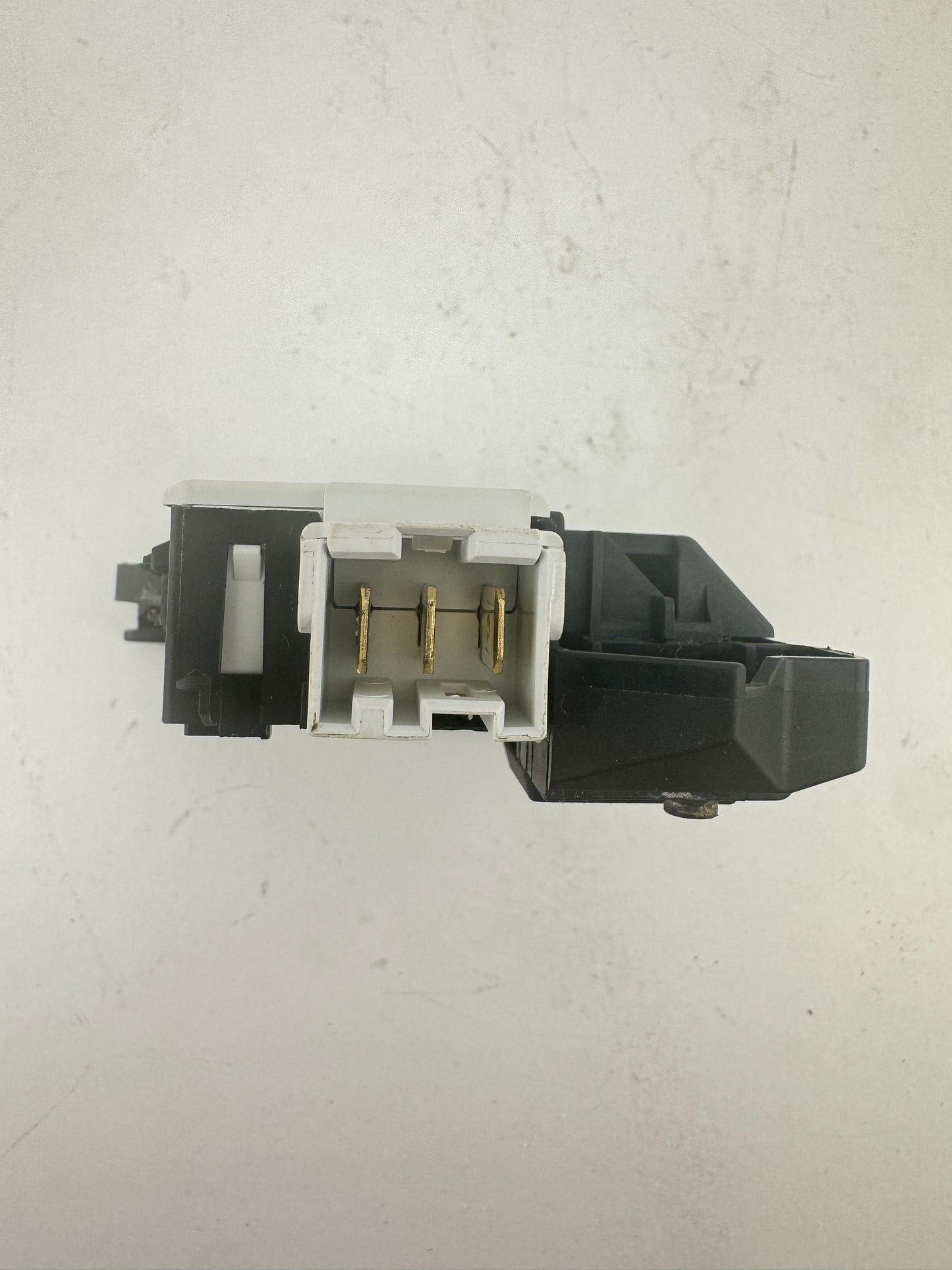 Whirlpool/Indesit Door Lock C00516606