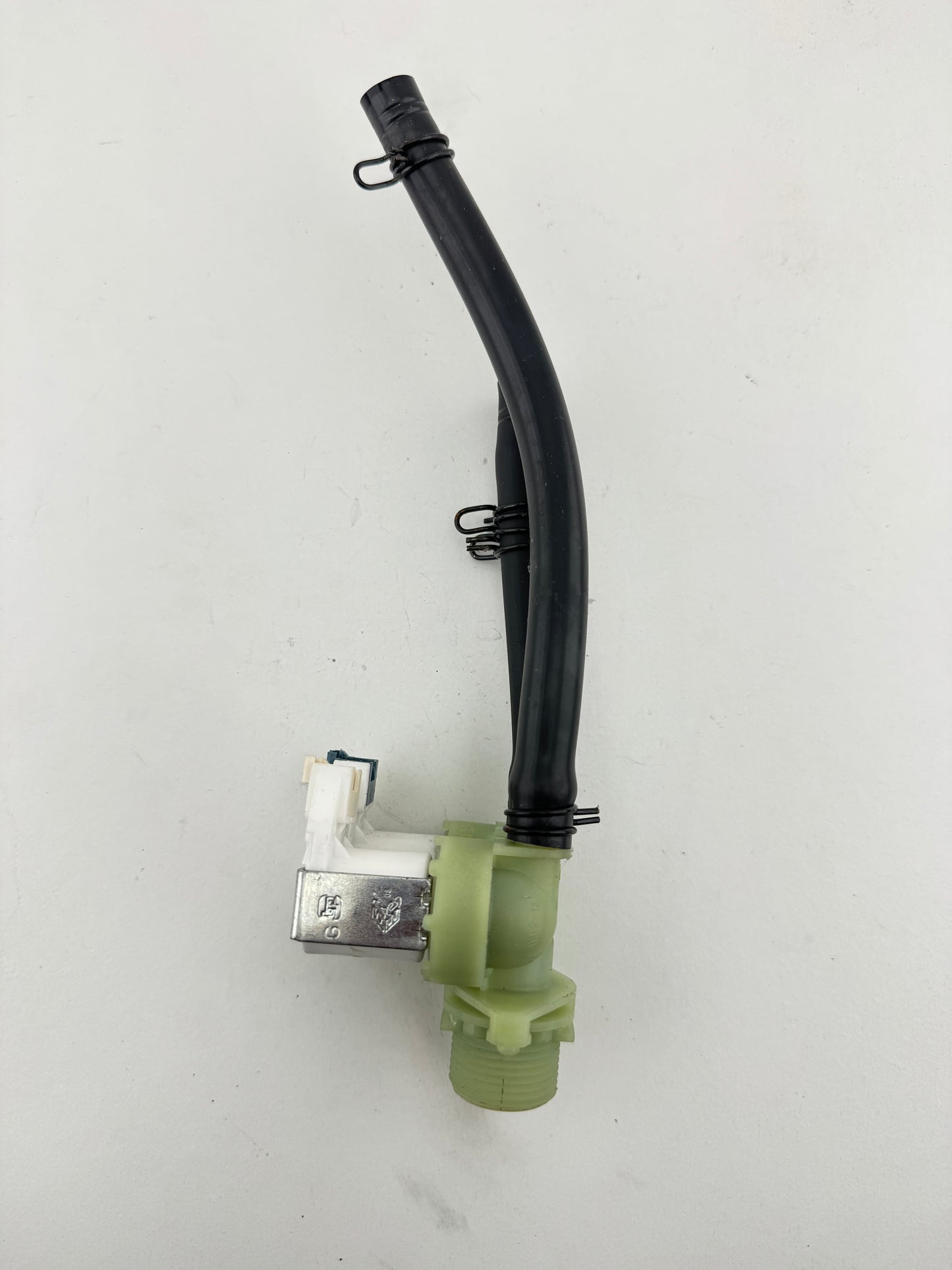 Hoover Cold Water Double Solenoid Inlet Valve : 180Deg. With Bore: 11.5 Bore Outlets & Protected (push) Connectors 41040283